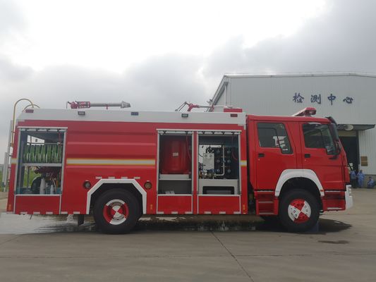 Diesel Type Dry Powder Fire Truck Foam Combination Manual Transmission Multifunctional