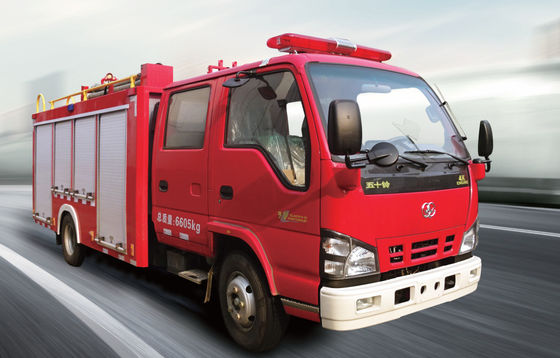 Isuzu Mini Water Tank Fire Truck Kapasitas 2000L Warna Merah Untuk Penyelamatan Darurat