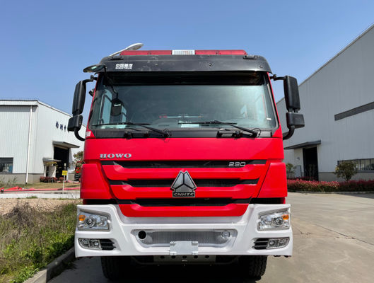 SINOTRUK 228kw Heavy Duty Fire Truck 6 Wheeled Type 8000 Liter Foam Capacity