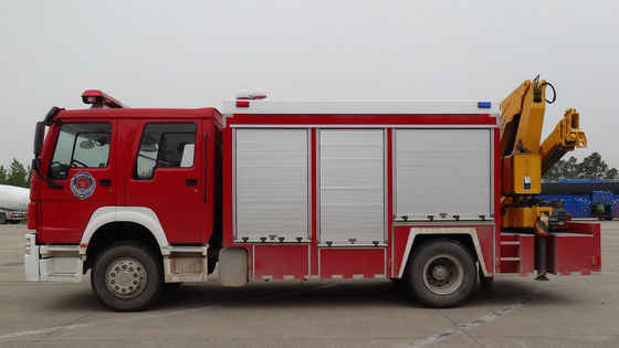 SINOTRUK Light Duty Rescue Truck ,  4x2 Modern Fire Engine With 5 Ton Crane