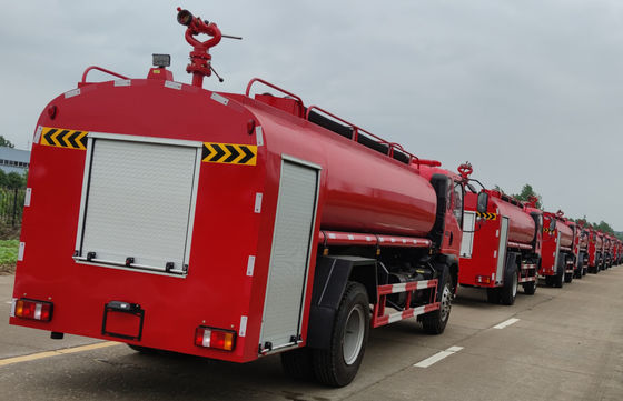 118KW 4x2 Fire Department Vehicles , Fire Truck Fire Engine 9000L Water Tank Capacity