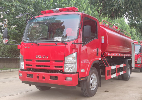Truk Pemadam Kebakaran Hutan ISUZU 190HP 4x2 Warna Merah Dengan Tangki Air 8t